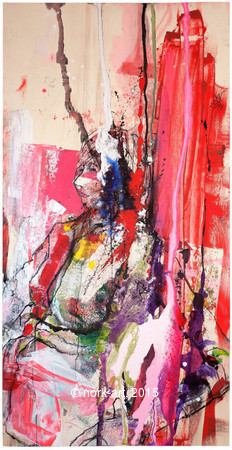 Stehende Frau in Rot